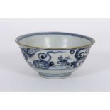 antique Chinese bowl in porcelain with blue-white decor with flowers - - Antieke [...]