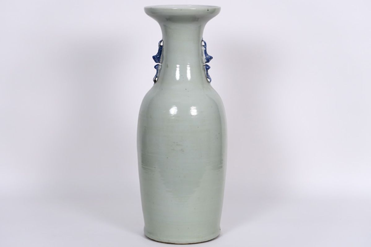 19th Cent. Chinese vase in porcelain with a blue-white decor with bird - - [...] - Image 2 of 4