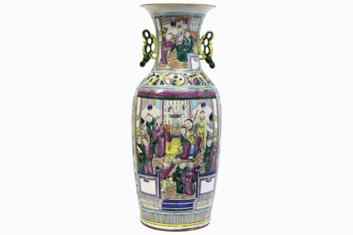 antique Chinese vase in porcelain with polychrome figure decor - sold with a Chinese [...] - Image 2 of 5