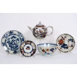 five pieces of 18th Cent. Chinese porcelain - - Lot (5) achttiende eeuws Chinees [...]