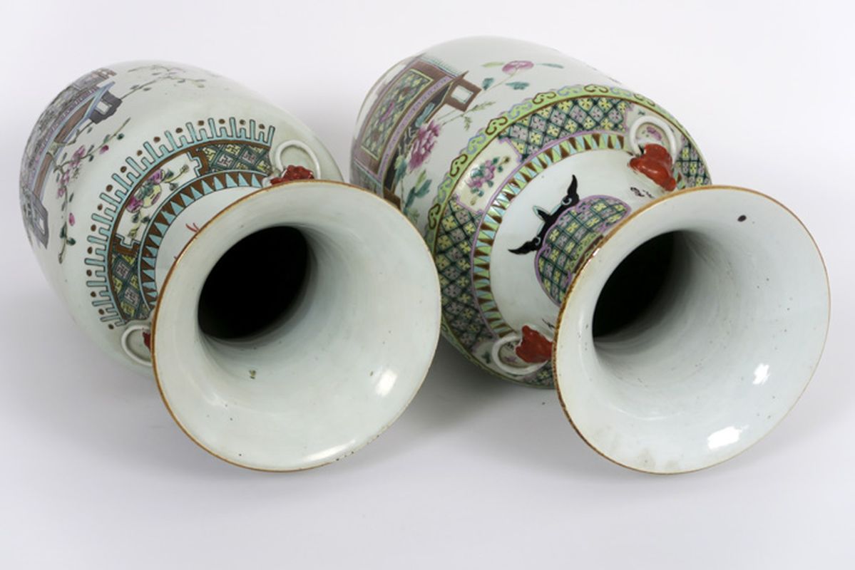 pair of antique Chinese vases in porcelain with polychrome decor - - Paar antieke [...] - Image 4 of 5