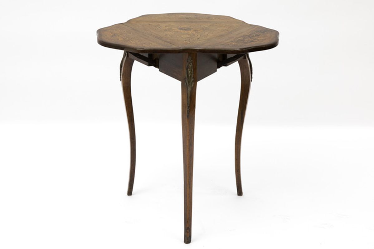 19th Cent. French Louis XV style occasional table with top (with three folding leafs) [...]