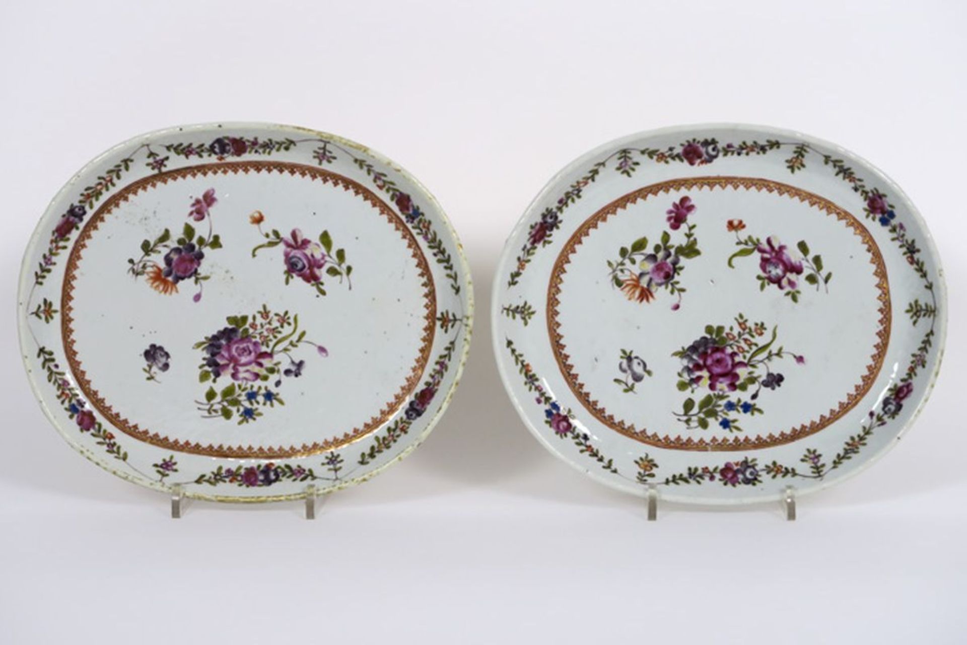 series of 18th Cent. Chinese oval dishes in porcelain with Famille Rose decor with [...]