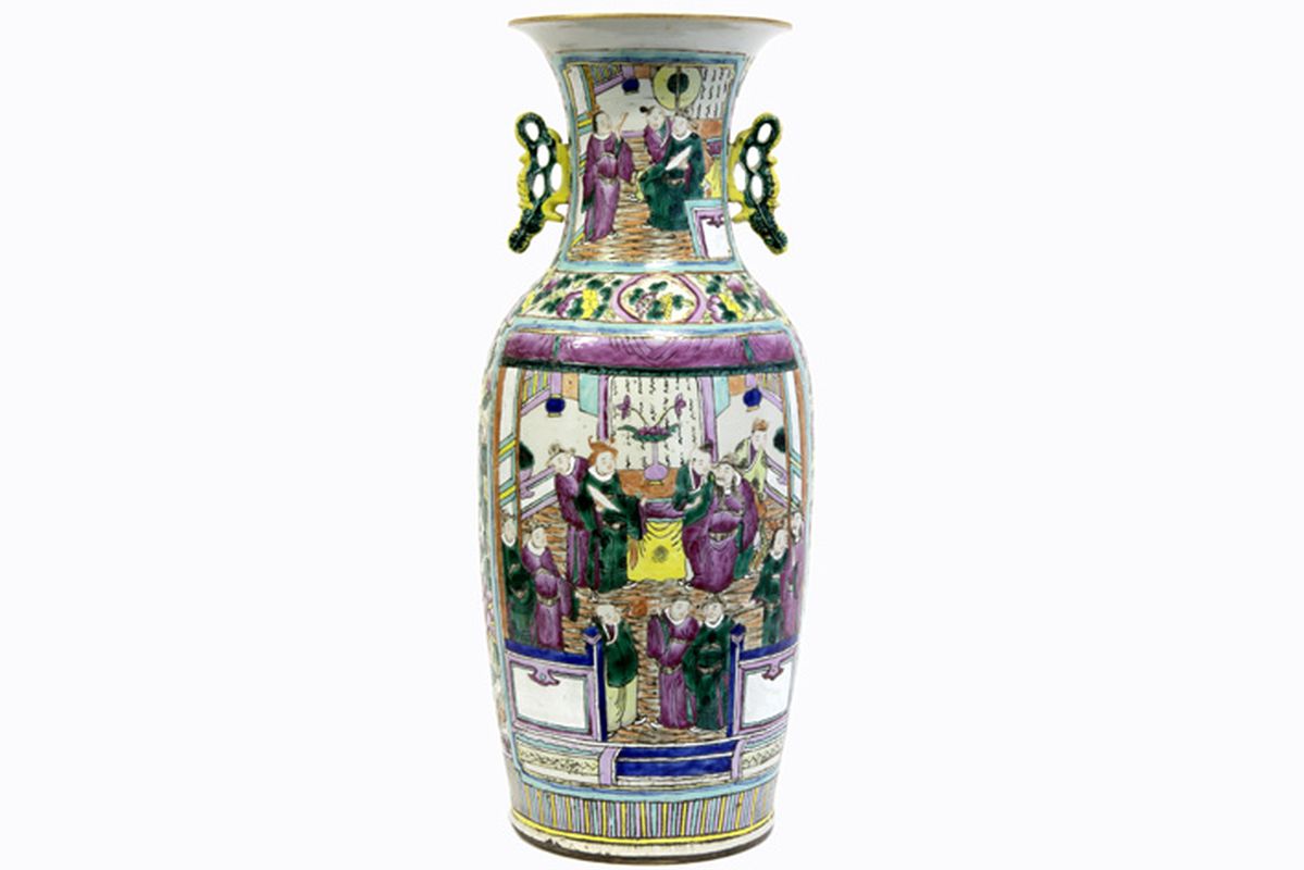 antique Chinese vase in porcelain with polychrome figure decor - sold with a Chinese [...] - Image 3 of 5
