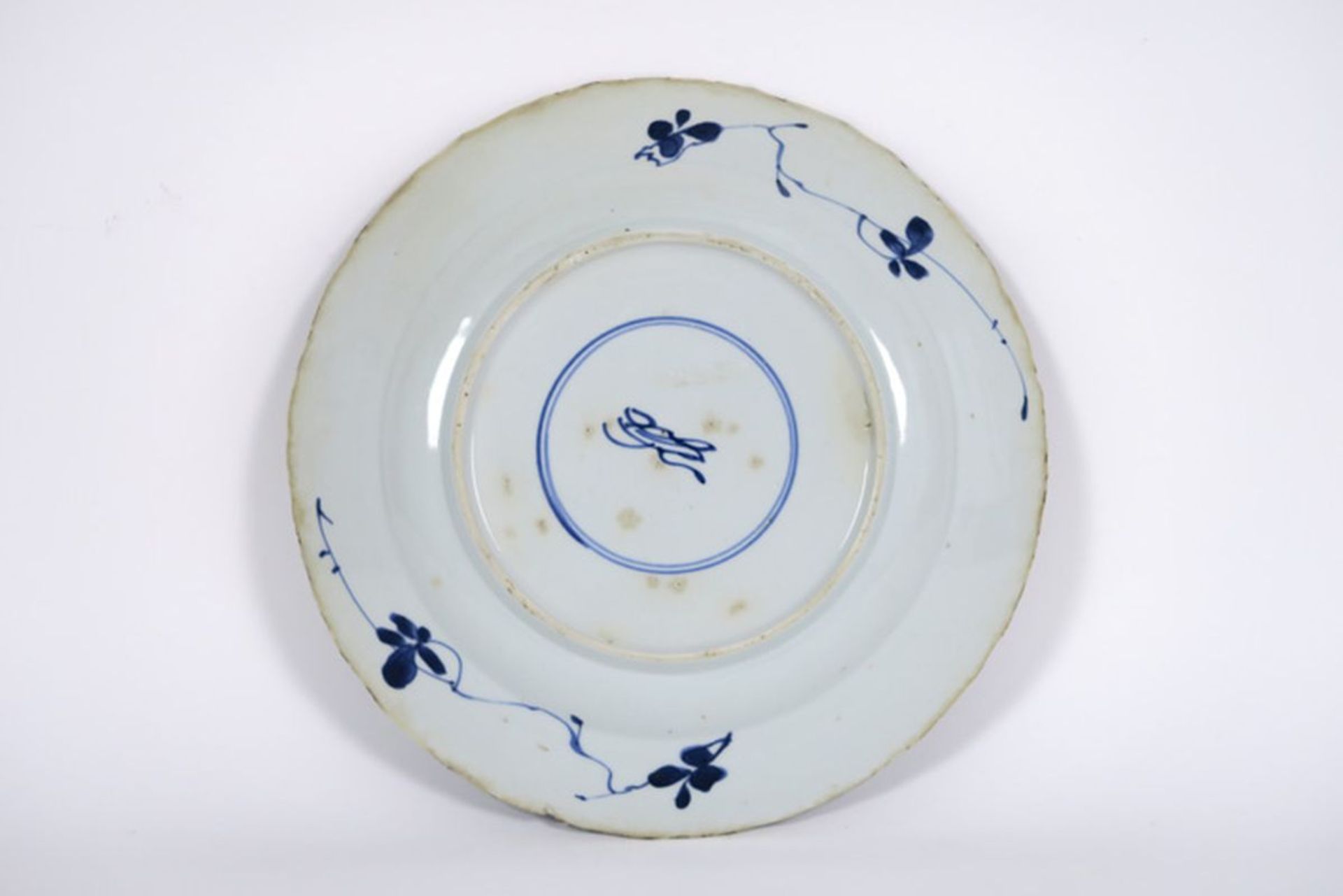 17th Cent. Chinese "Kang Hsi" platein porcelain with blue-white decor with jardinier [...] - Image 2 of 2