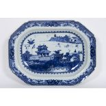 octogonal 18th Cent. Chinese dish in porcelain with blue-white landscape decor - - [...]