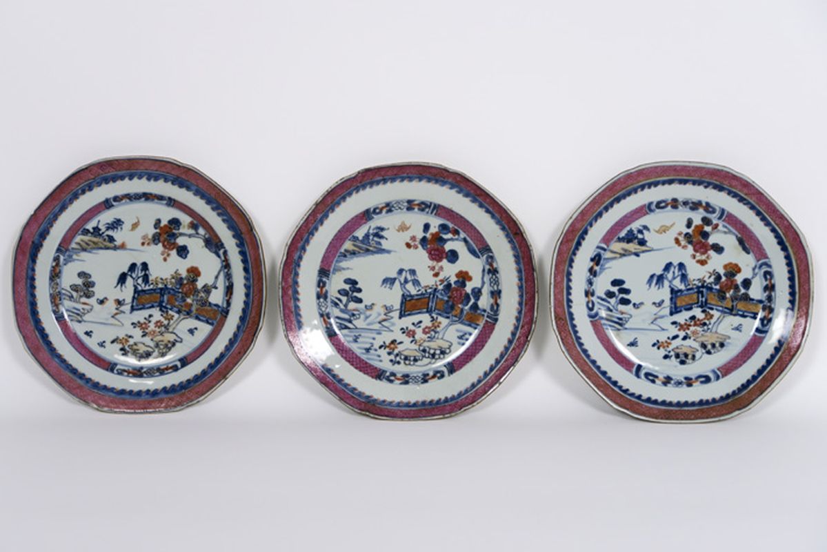 series of three 18th Cent. Chinese plates in porcelain with polychrome garden-decor [...]