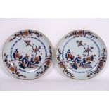 pair of 18th Cent. Chinese dishes in porcelain with Imari garden decor - - Paar [...]