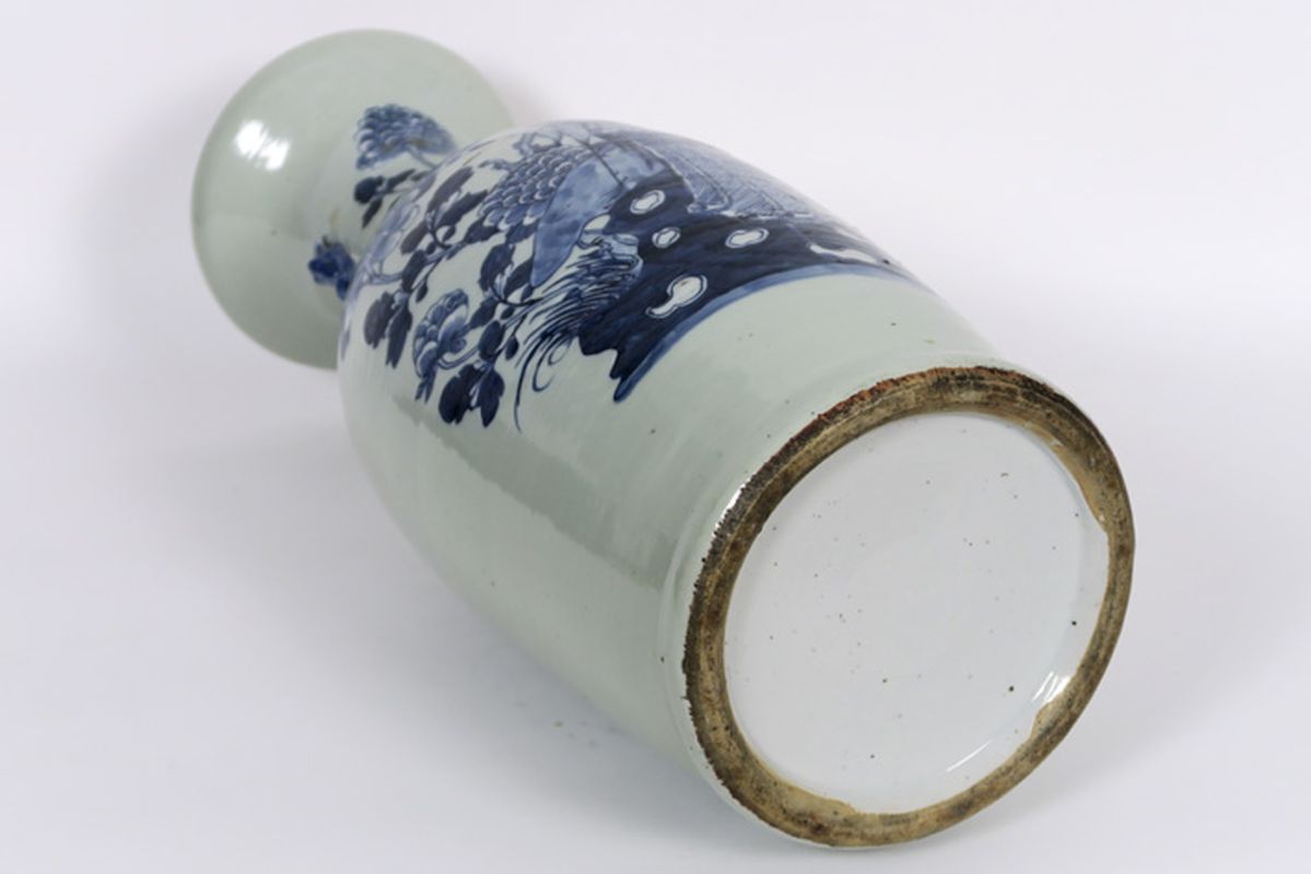 19th Cent. Chinese vase in porcelain with a blue-white decor with bird - - [...] - Image 4 of 4