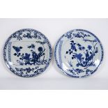 pair of 18th Cent. Chinese dishes in porcelain with blue-white decor with scroll - [...]