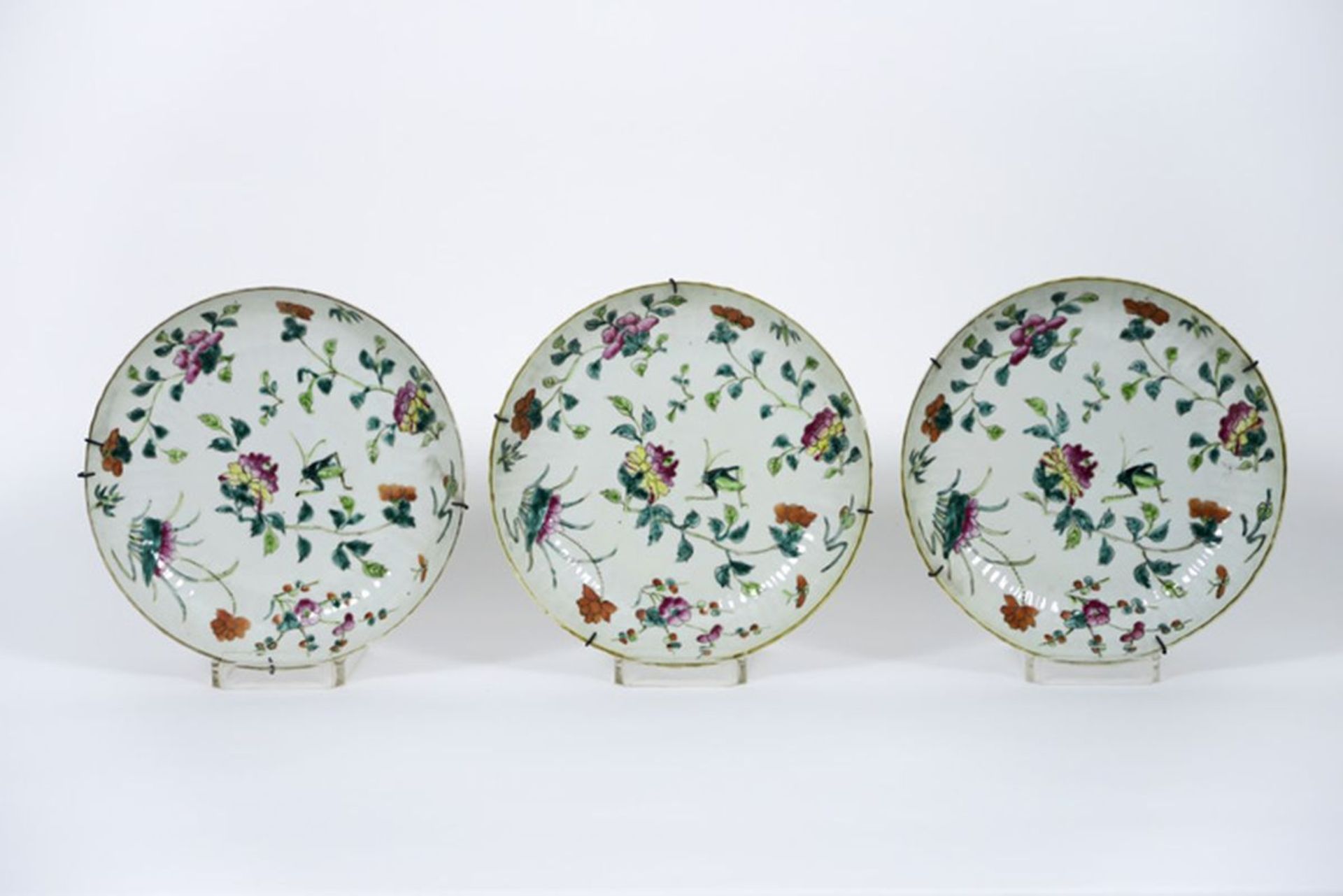 series of three 18th Cent. Chinese dishes in porcelain with Famille Rose decor with [...]