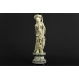 old Chinese "young warrior" sculpture in ivory - - Oude Chinese sculptuur in ivoor [...]