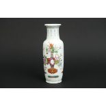 Chinese vase in marked porcelain with a 'Famille Rose' decor - - Chinese vaas in [...]