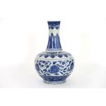 Chinese vase in porcelain with blue-white flower decor - - Chinese buikvaas in [...]