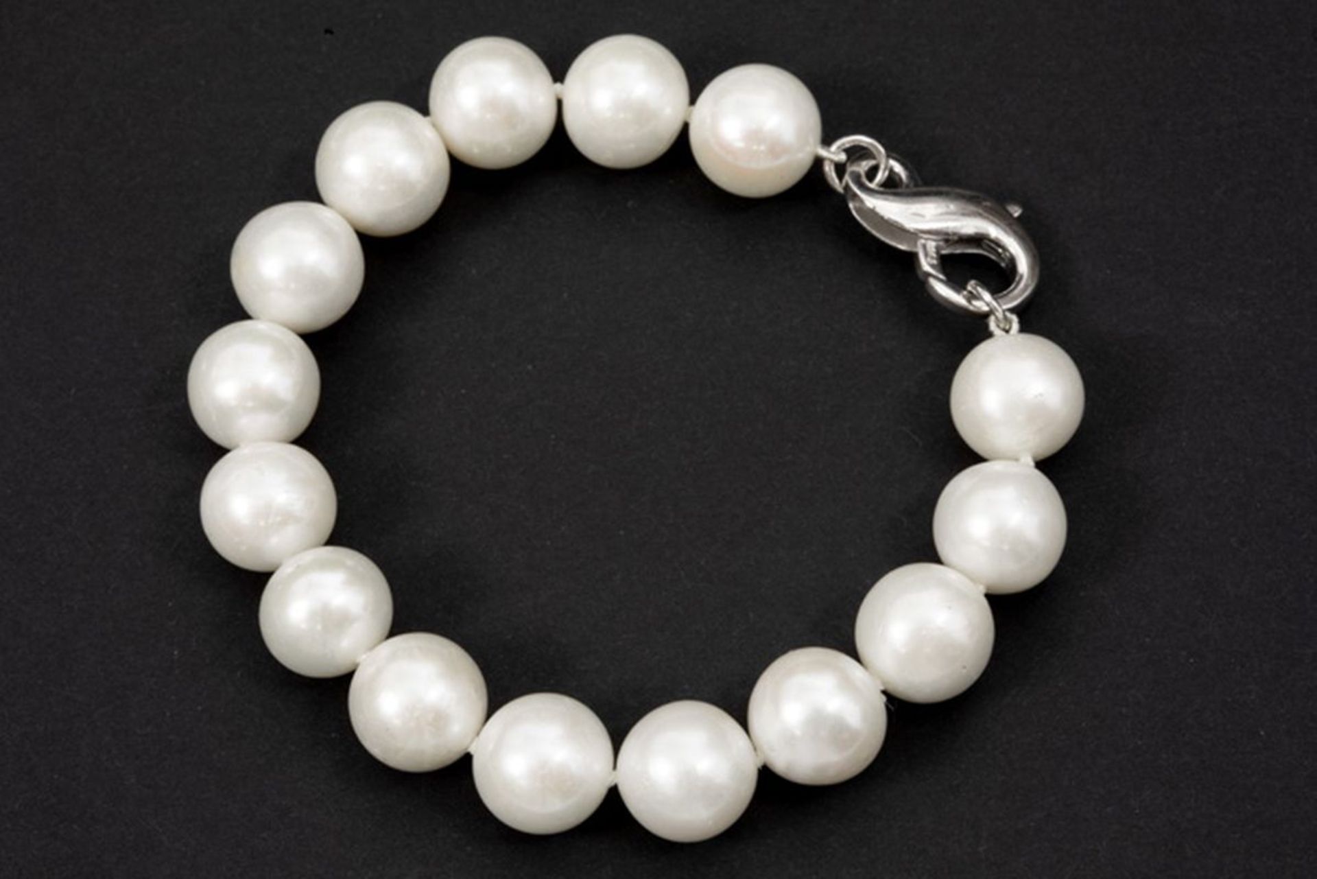 bracelet with one row of pearls - - Bracelet met één streng op de kleur en de [...] - Bild 2 aus 2