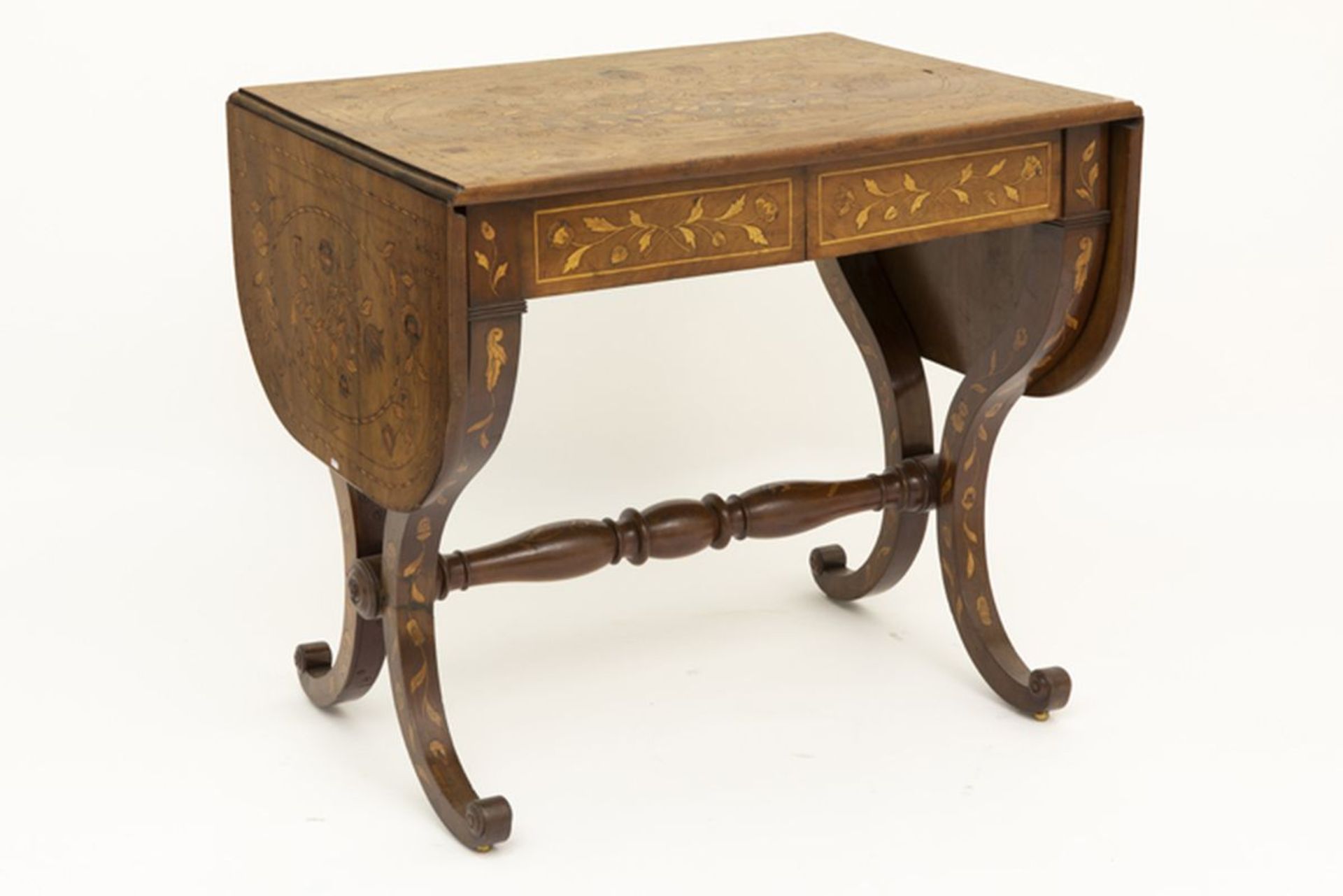 early 19th Cent. drop leaf table in Dutch marquetry - - Vroeg negentiende eeuwse [...]