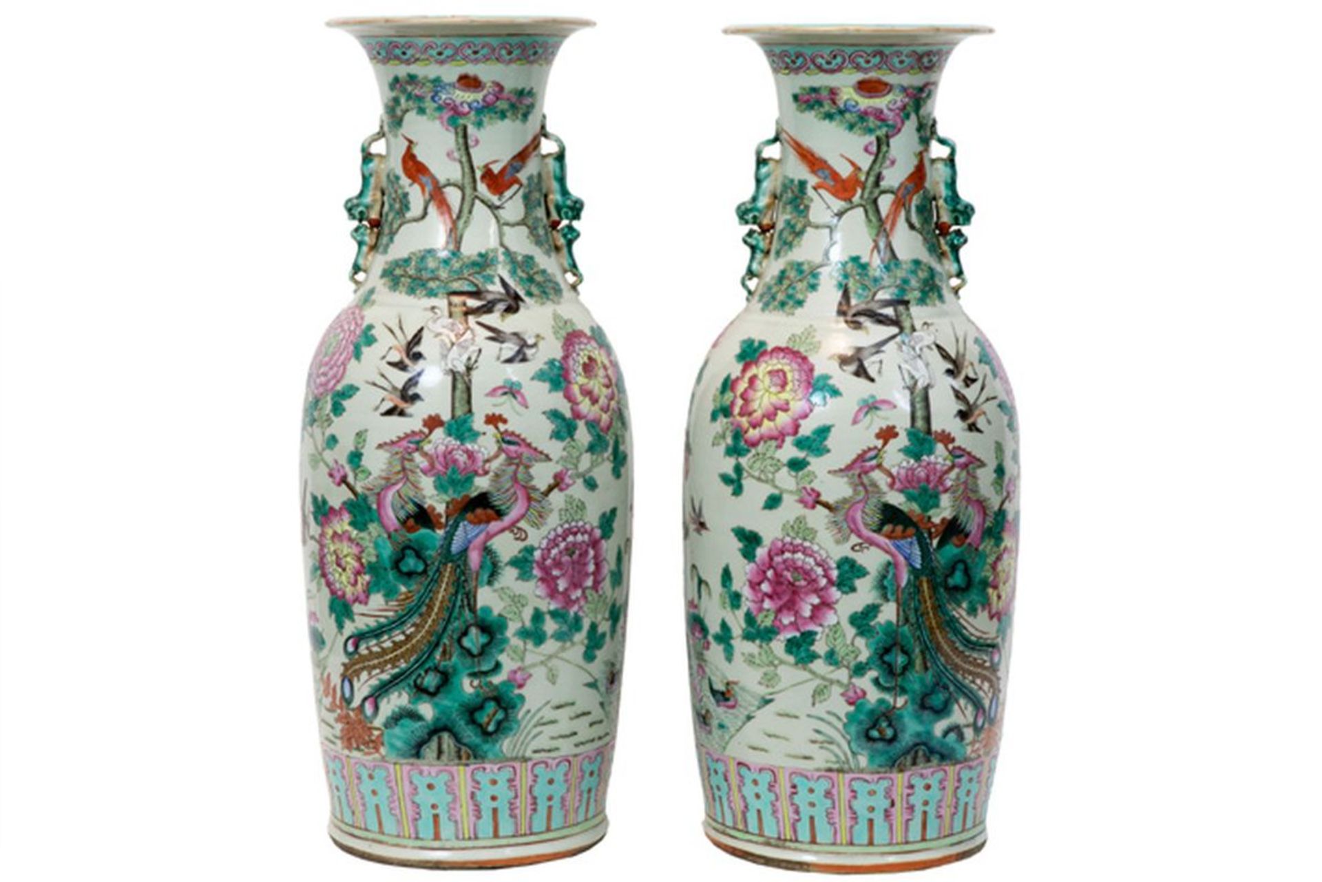 pair of antique Chinese vases in porcelain with Famille Rose decor with flowers and [...] - Image 2 of 4