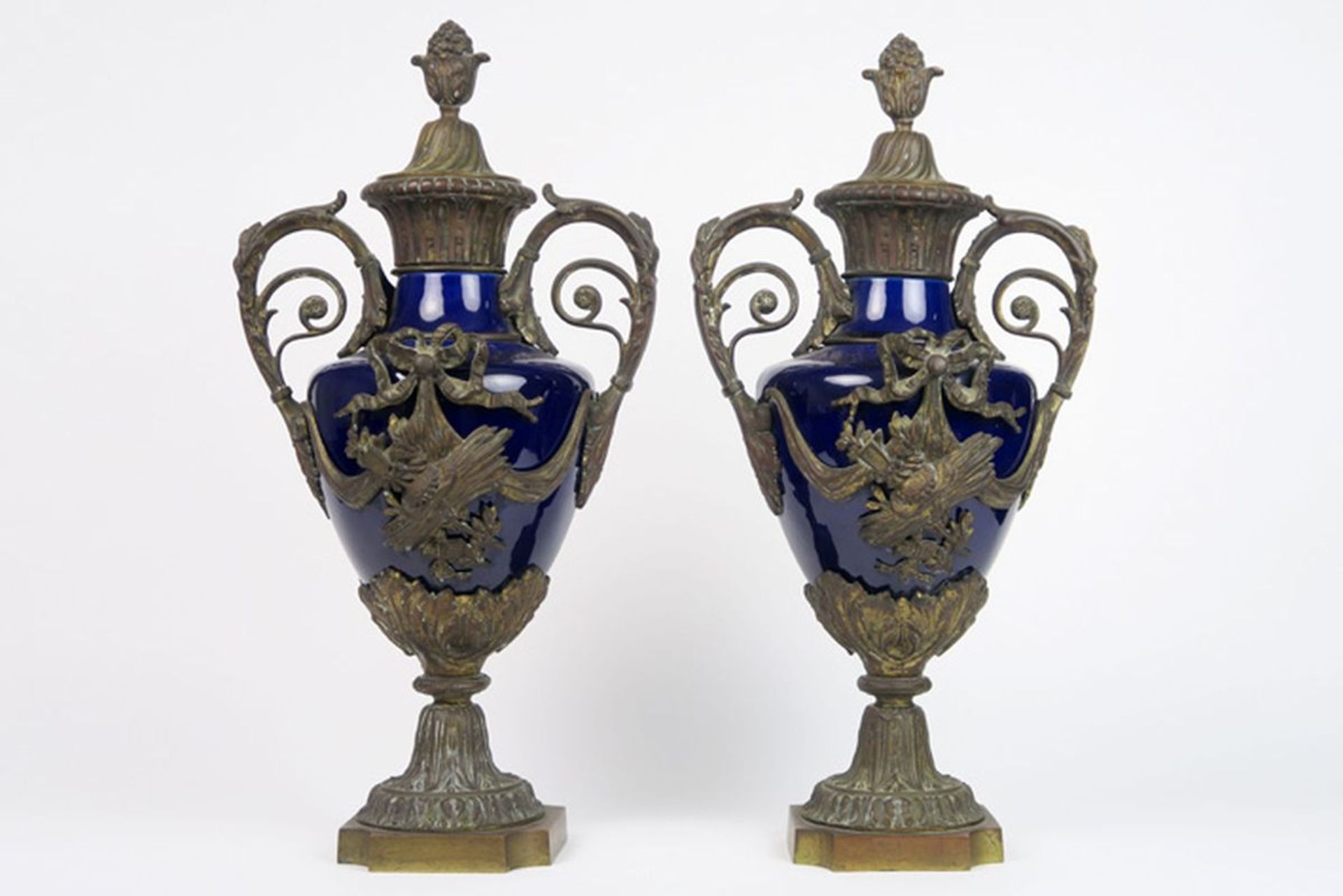 pair of antique French neoclassical vases in ceramic and bronze - - Paar antieke [...] - Image 2 of 2