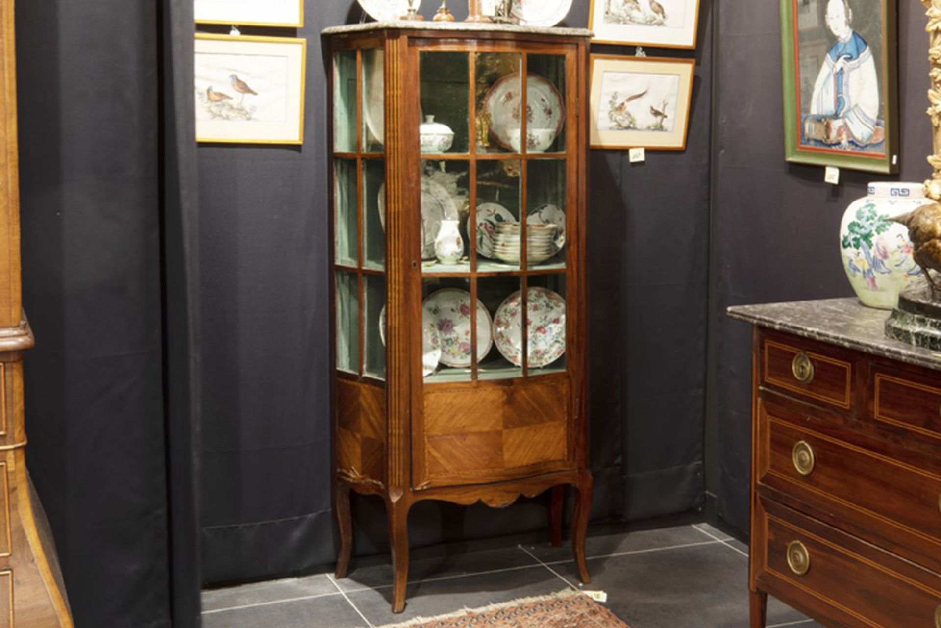 'antique' neoclassical display cabinet in marquetry with its marble top - - [...]