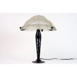 Art Deco lamp in wrought iron and glass - - Art Deco-schemerlamp met voet in [...]