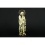 old Chinese sculpture in partially polychromed ivory - - Oude Chinese sculptuur in [...]