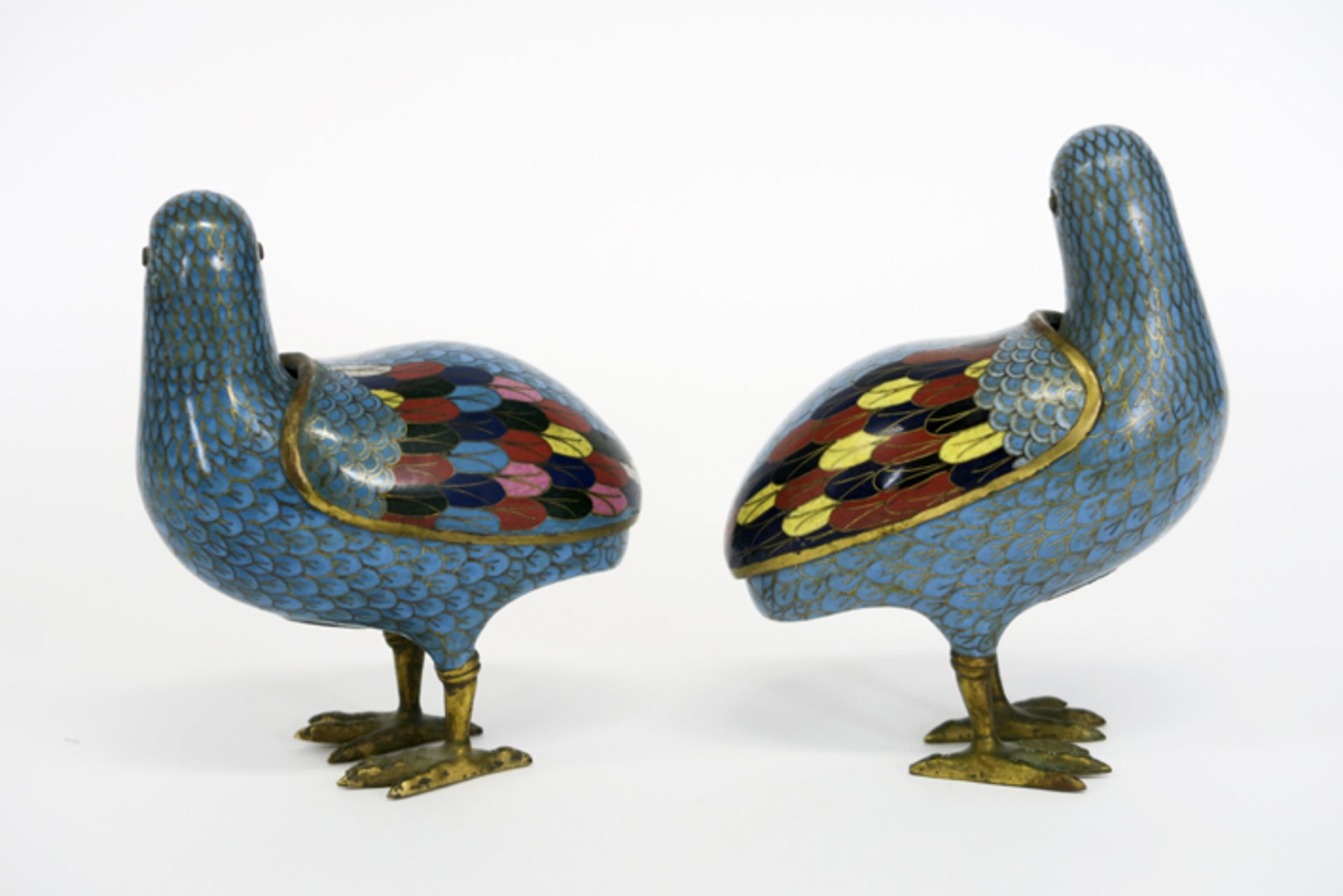 pair of antique Chinese cloisonné 'partridges' with lid - with an Qian Long mark - [...] - Image 2 of 3