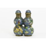 'antique' double and double gourded Chinese cloisonné snuff bottle - - 'Antieke' [...]