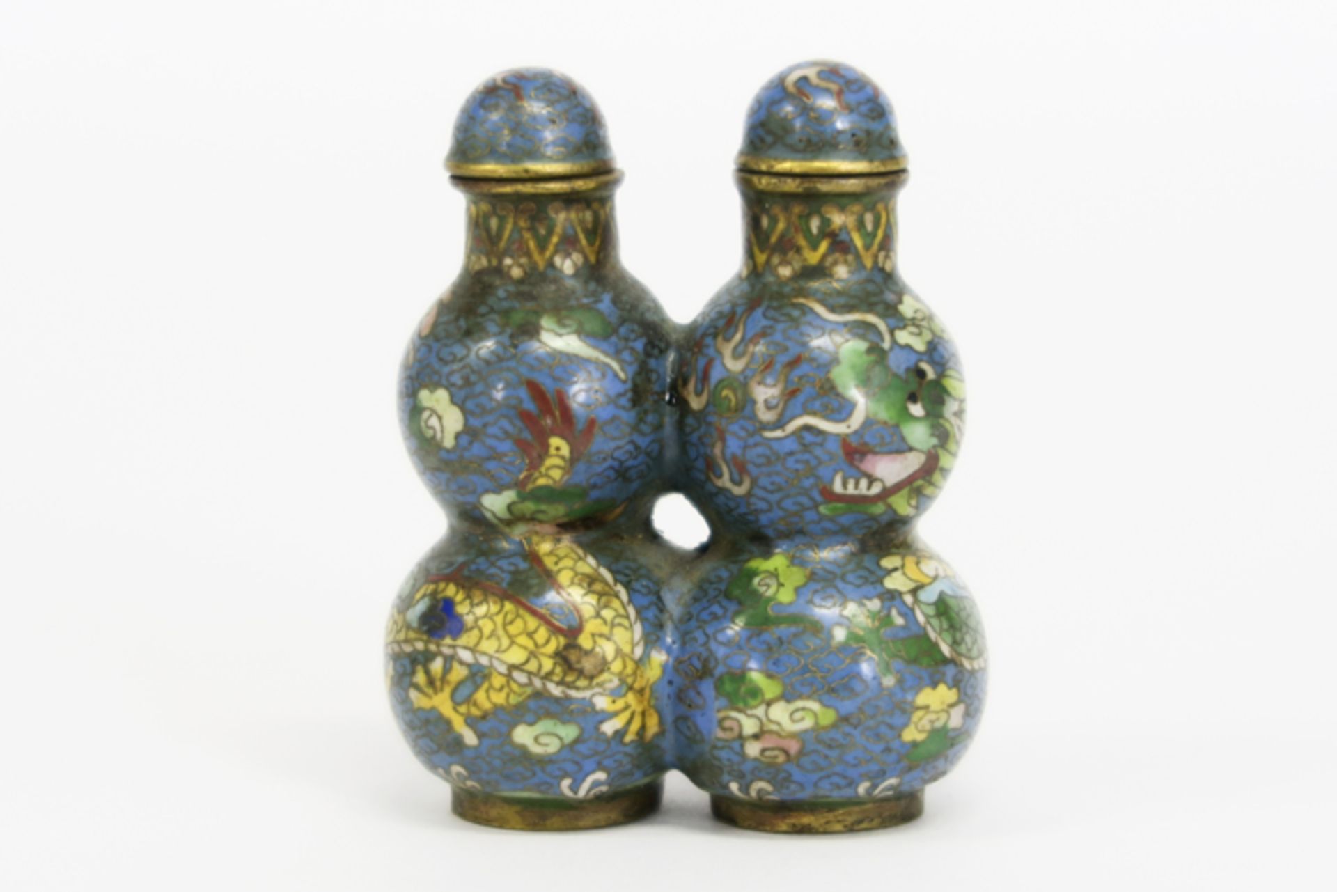 'antique' double and double gourded Chinese cloisonné snuff bottle - - 'Antieke' [...]