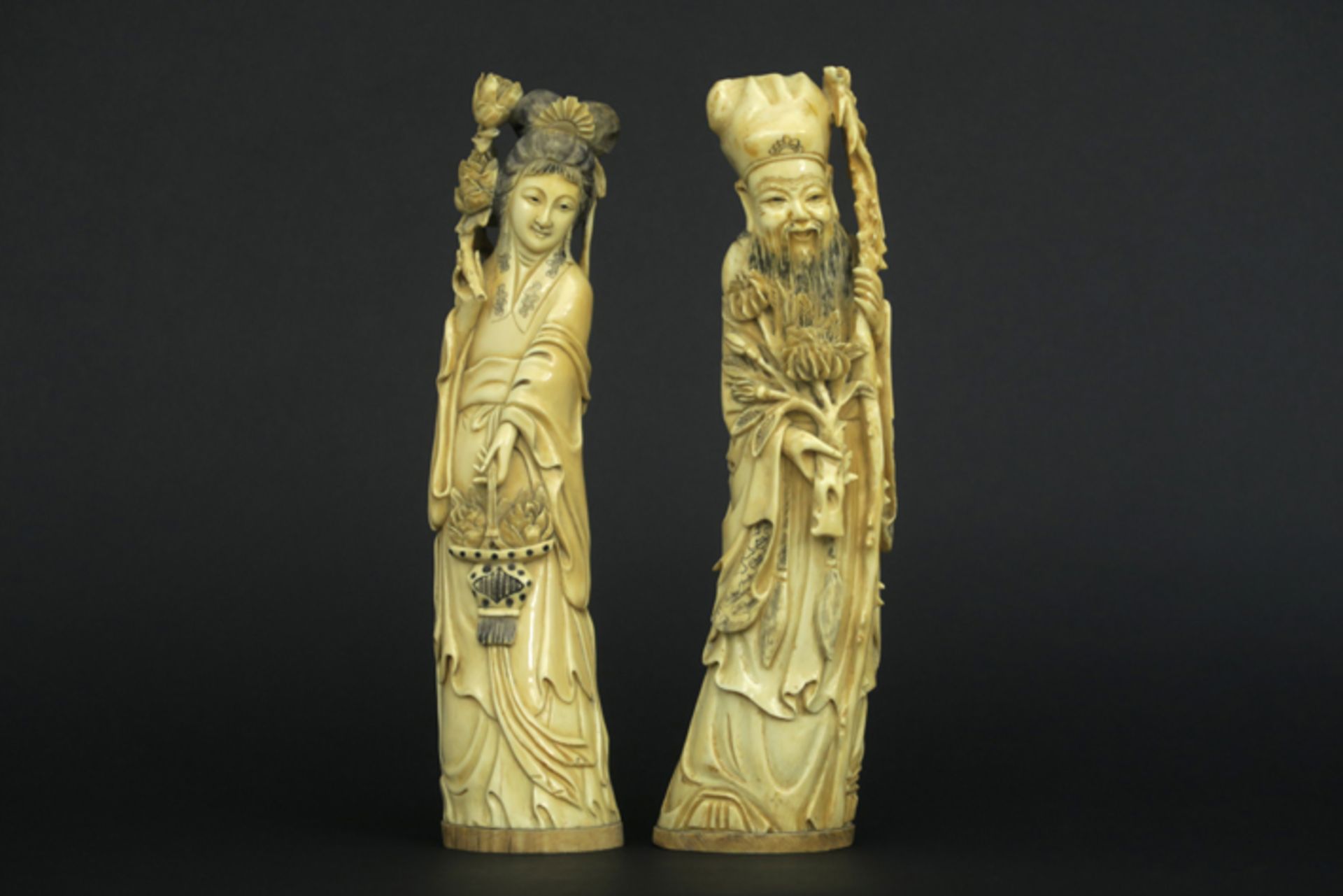 pair of old Chinese "male and female figure" sculptures in ivory - - Paar oude [...]