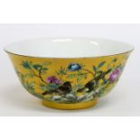 Chinese bowl in marked porcelain with 'Famille Jaune' decor with flowers and birds - [...]