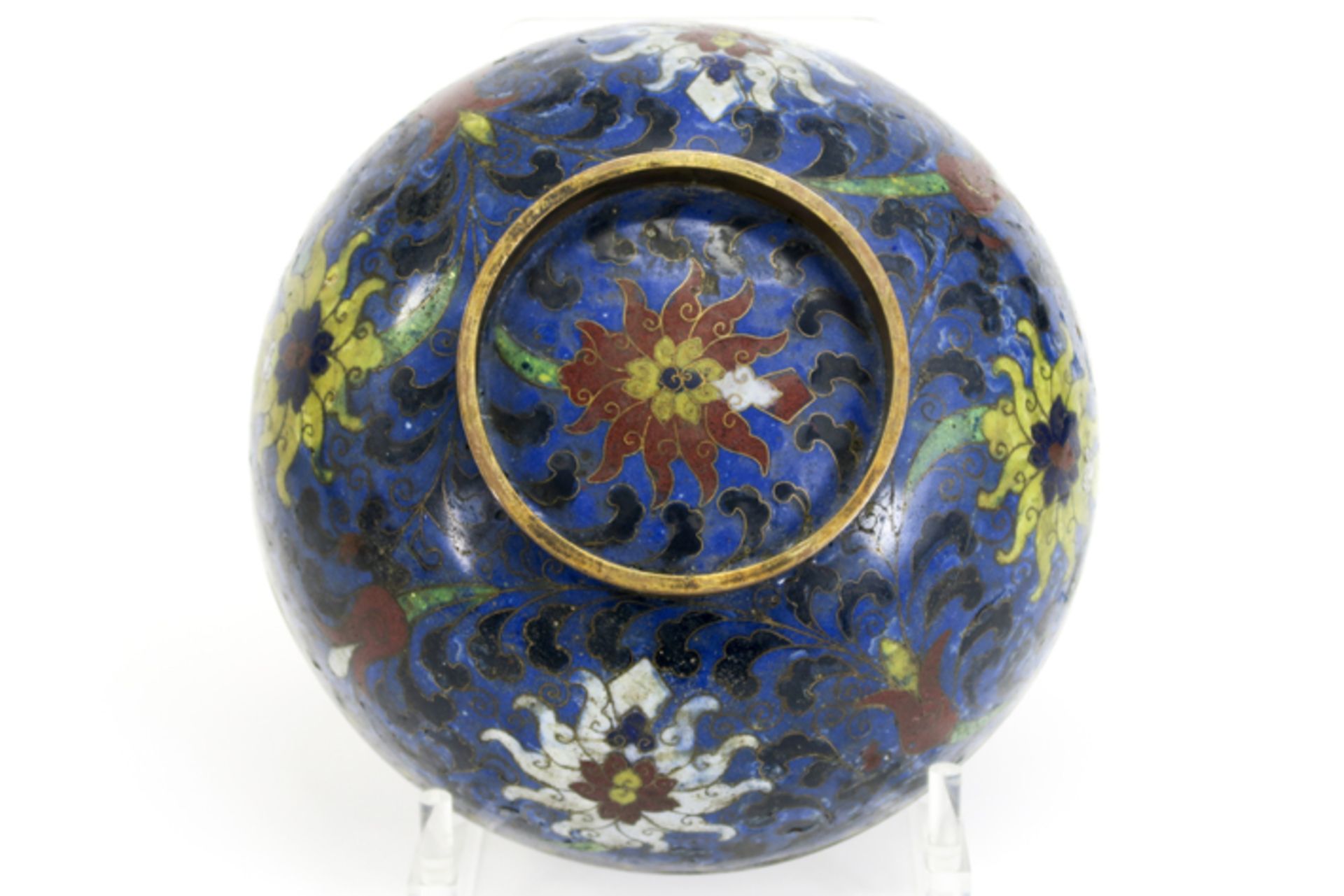 antique Chinese cloisonné bowl with flower decor - - Antieke Chinese bowl in [...] - Image 4 of 4