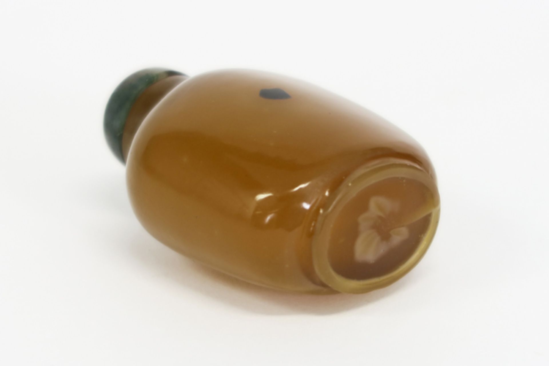 antique Chinese snuff bottle in agate with inclusion of black stone on both sides - [...] - Image 4 of 4
