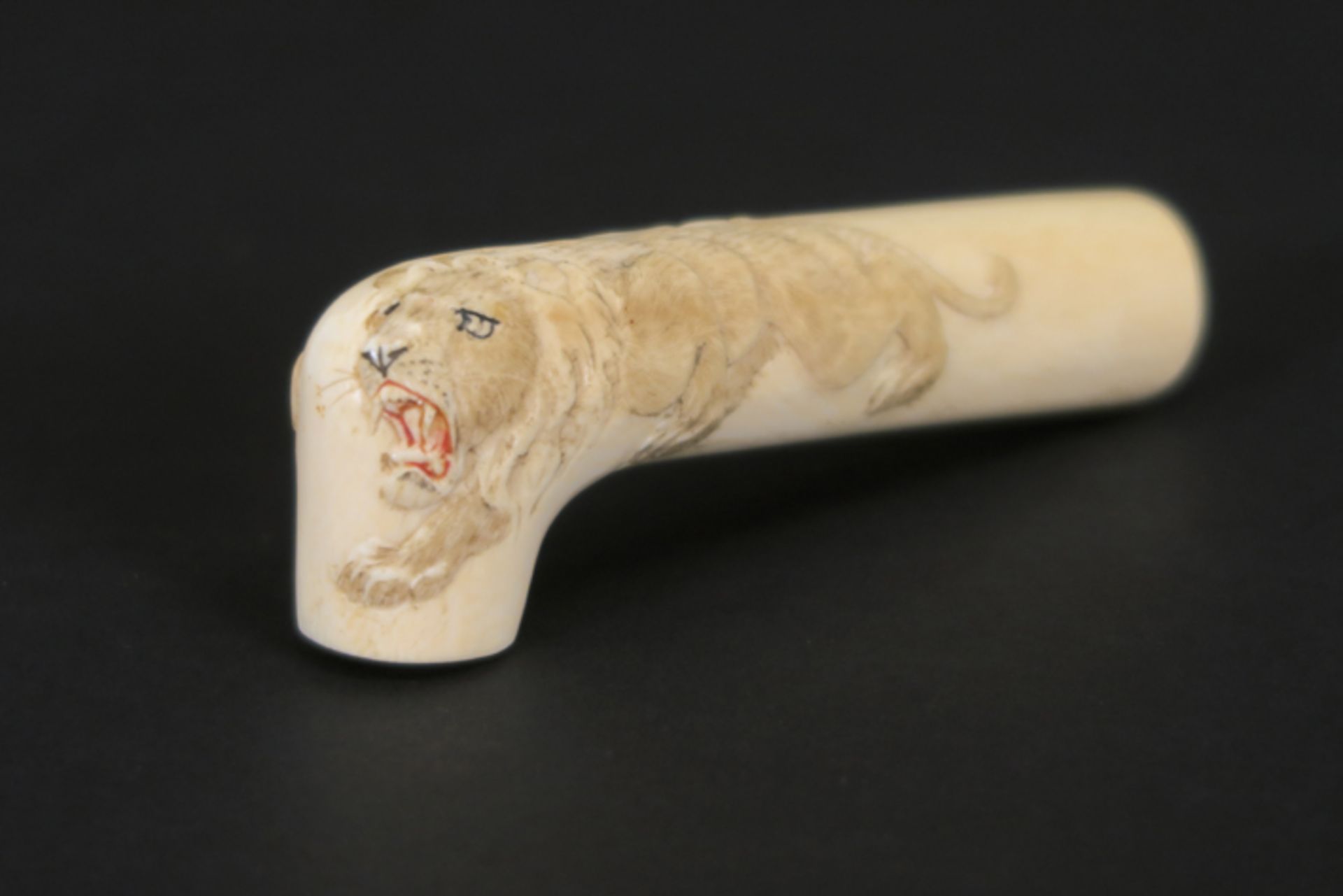 antique Chinese walking stick-handle in ivory - - Antieke Chinese wandelstokgreep [...] - Image 2 of 4