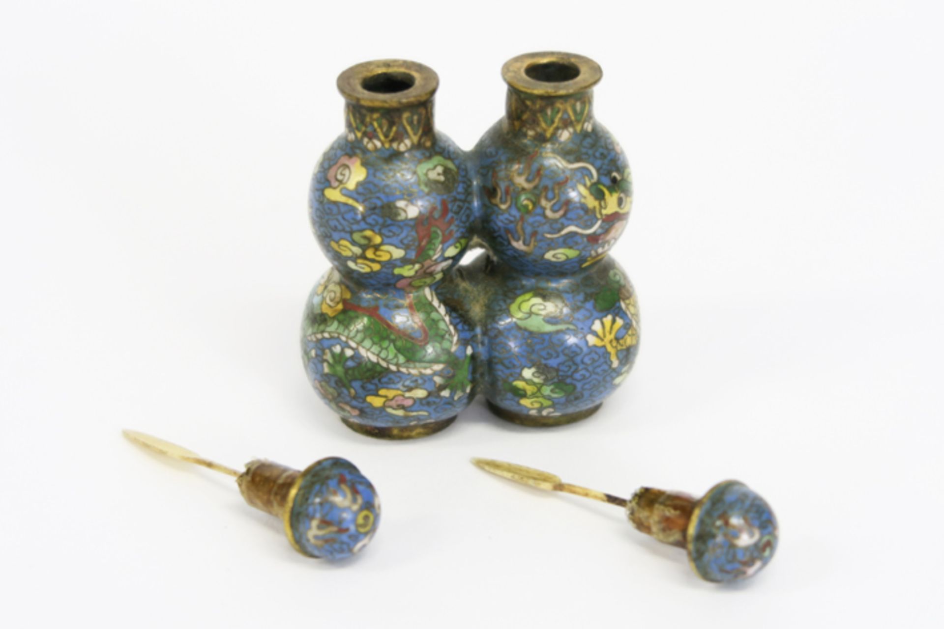 'antique' double and double gourded Chinese cloisonné snuff bottle - - 'Antieke' [...] - Image 3 of 4