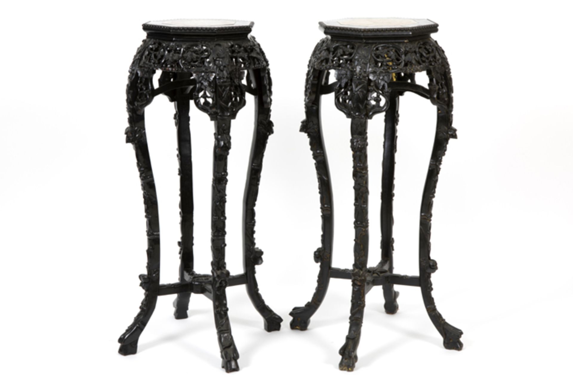 pair of antique Chinese pedestals in finely carved wood and with a marble top - - [...]