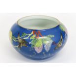 Chinese jardinier in marked porcelain with a polychrome flower and bird decor - - [...]
