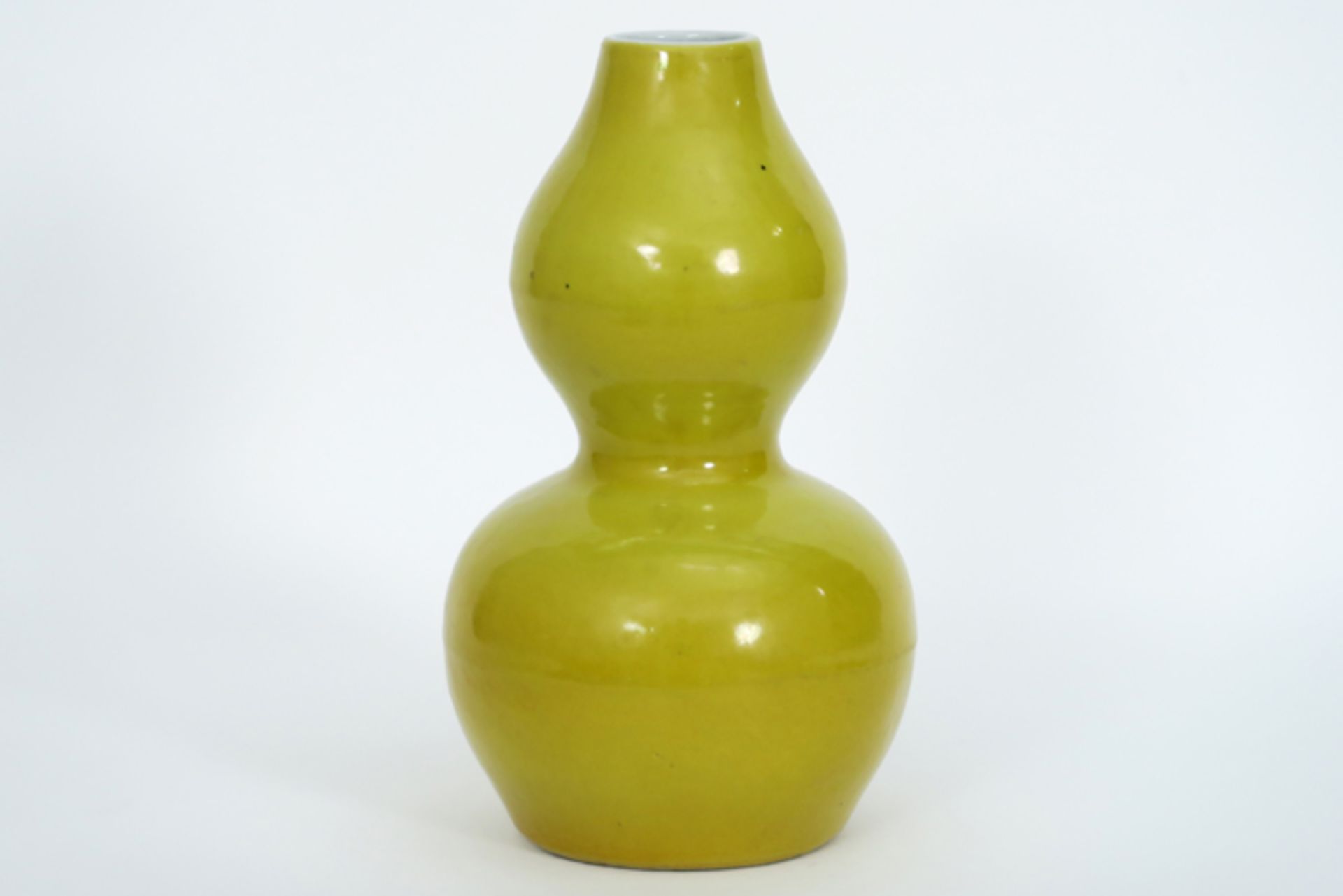 Chinese double gourded vase in marked porcelain with yellow glaze - - Chinese [...]