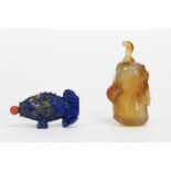 two Chinese snuff bottles : one in agate and one (fish shape) in lapis lazuli with [...]