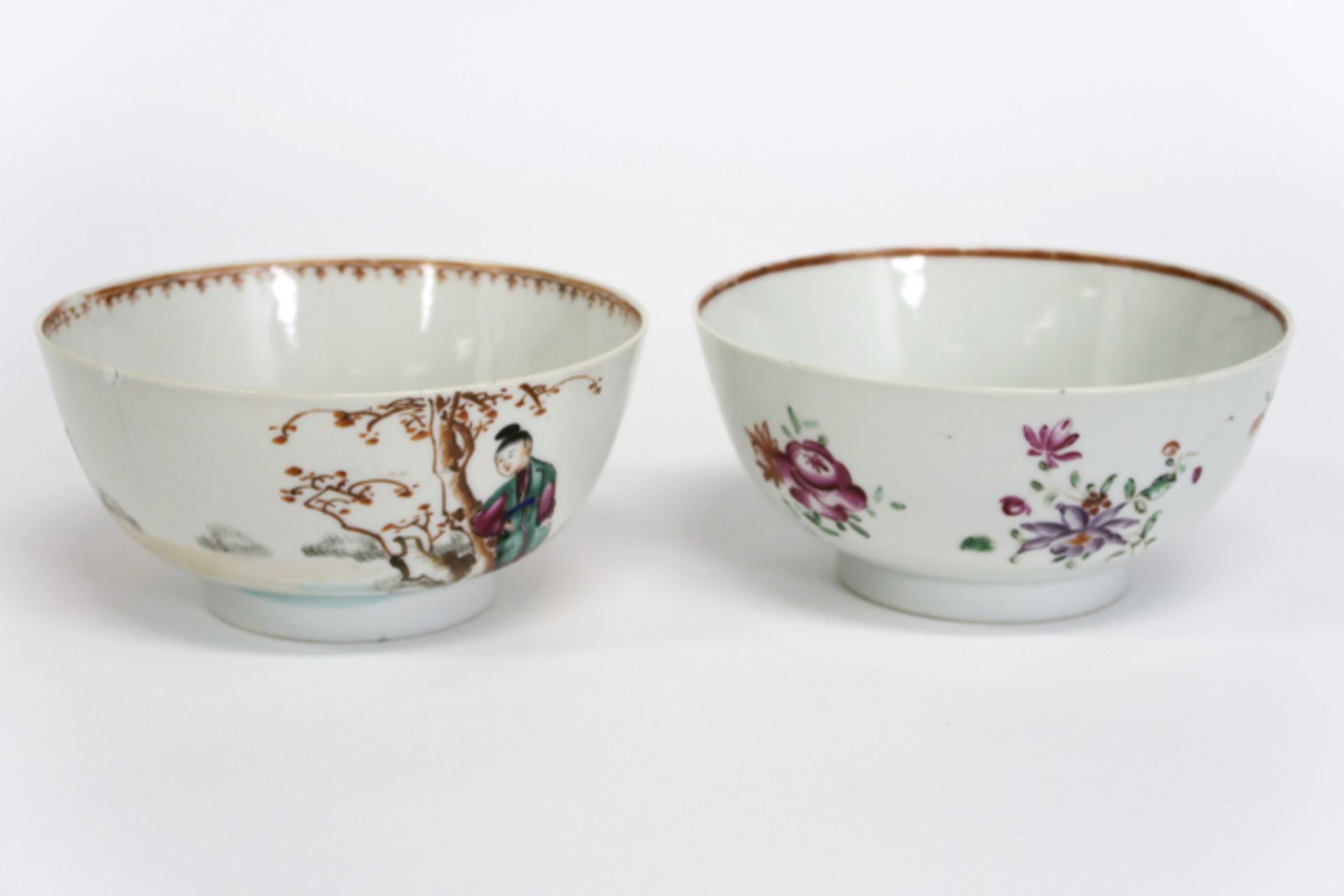 two 18th Cent. Chinese bowls in porcelain with 'Famille Rose' decor, one with [...] - Image 2 of 4