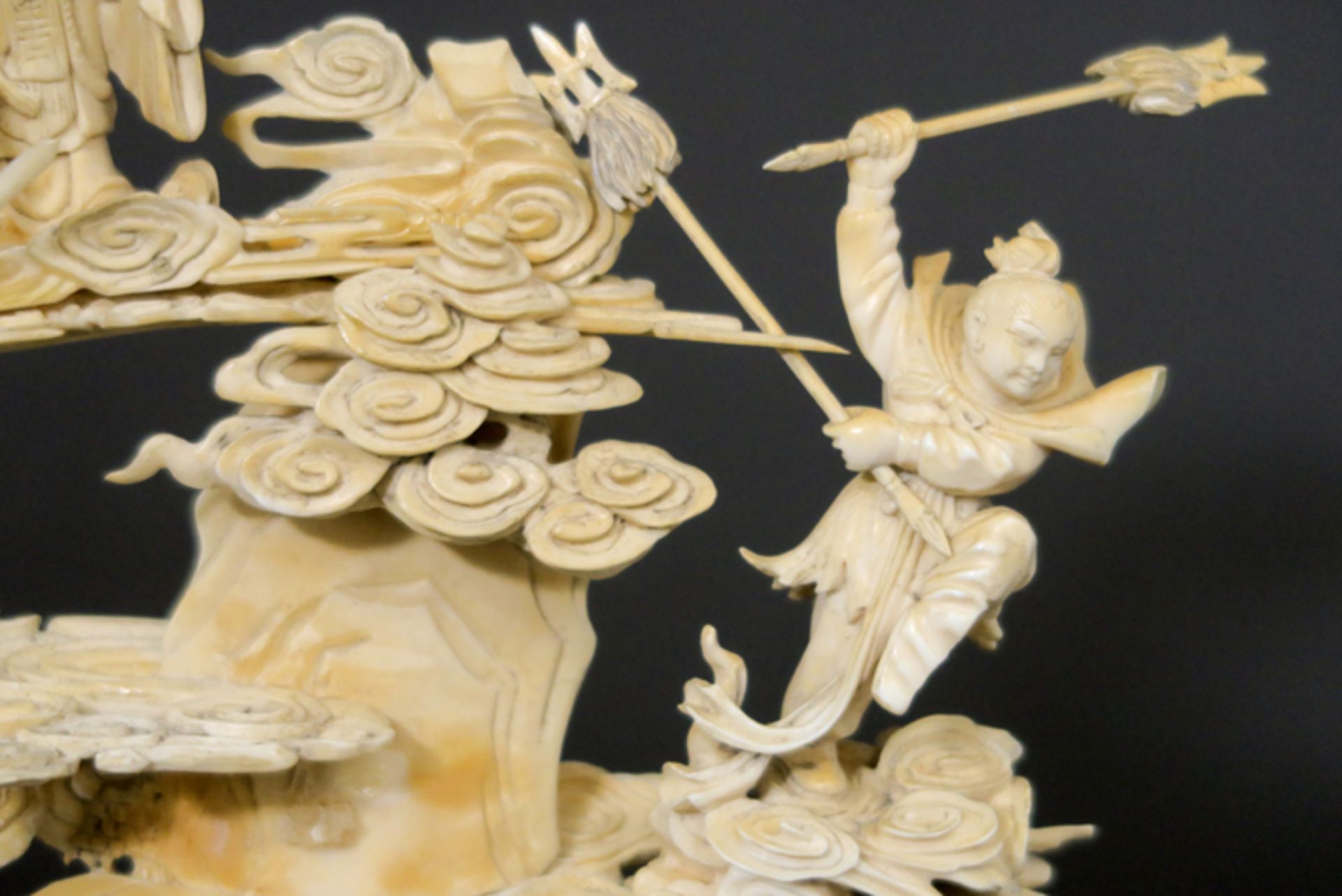19th Cent. Chinese "Sage with three figures in the clouds" sculpture in ivory - - [...] - Image 5 of 6