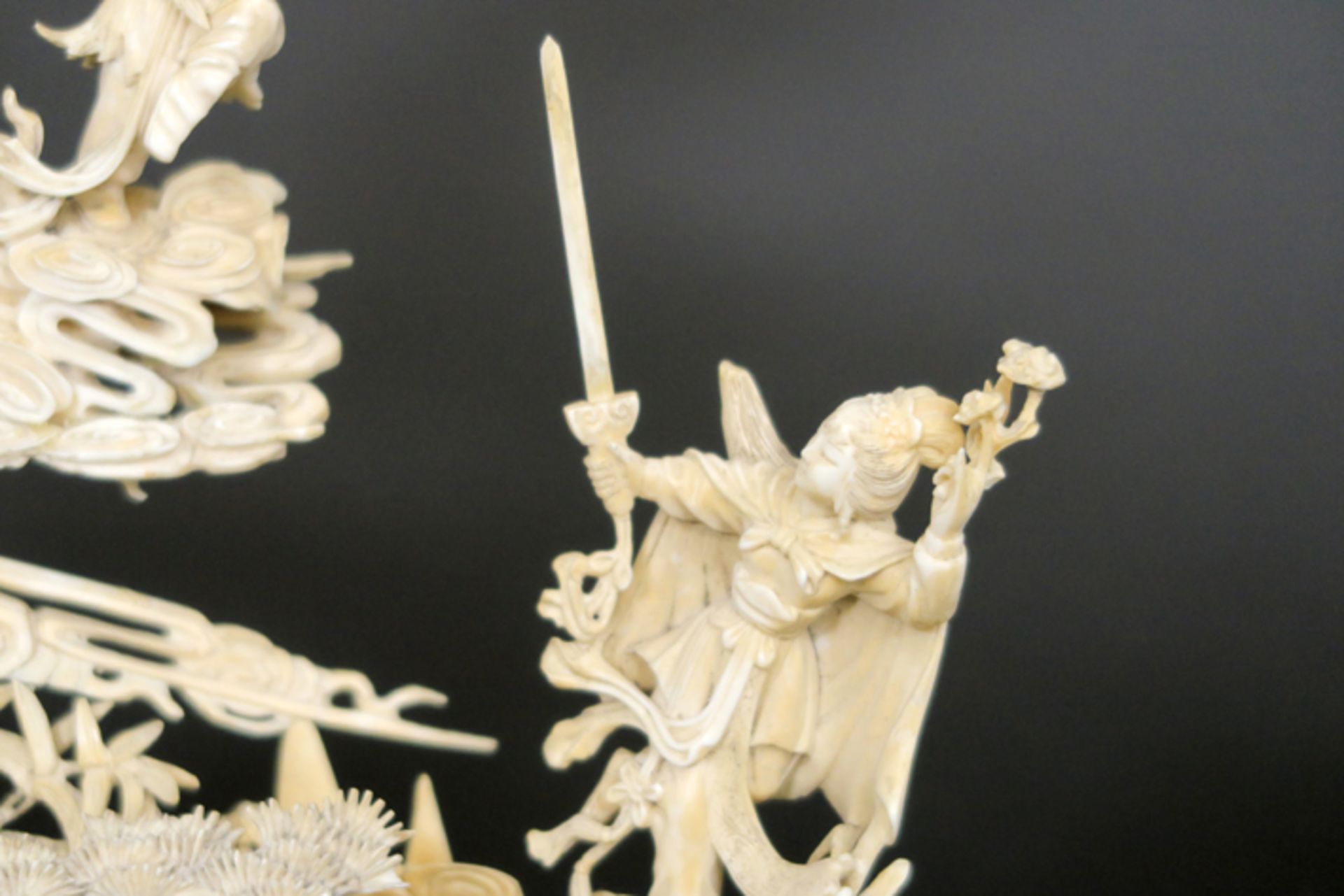 19th Cent. Chinese "Sage with three figures in the clouds" sculpture in ivory - - [...] - Image 6 of 6