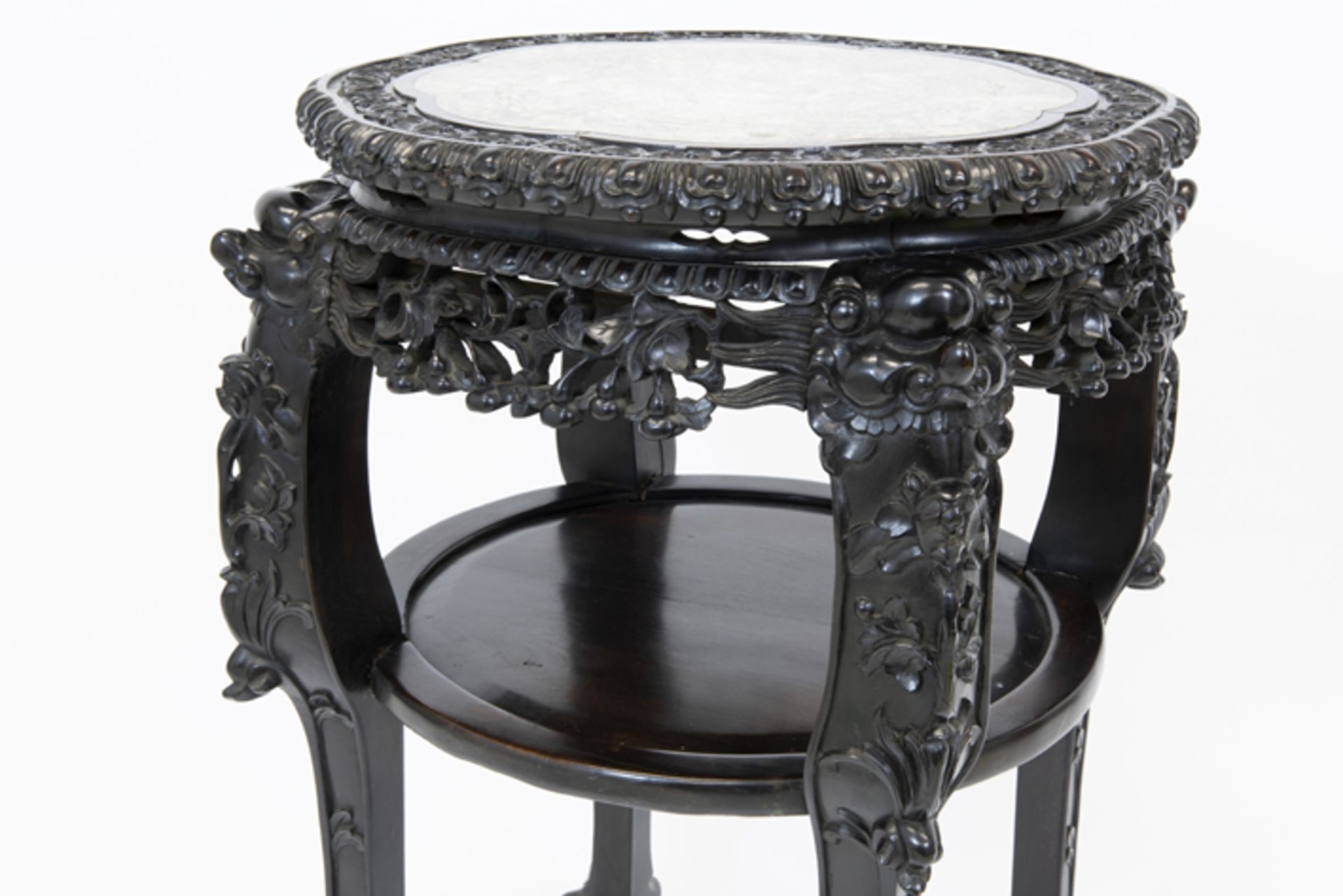 antique Chinese occasional table in richly carved rosewood and with a marble top - [...] - Image 2 of 3