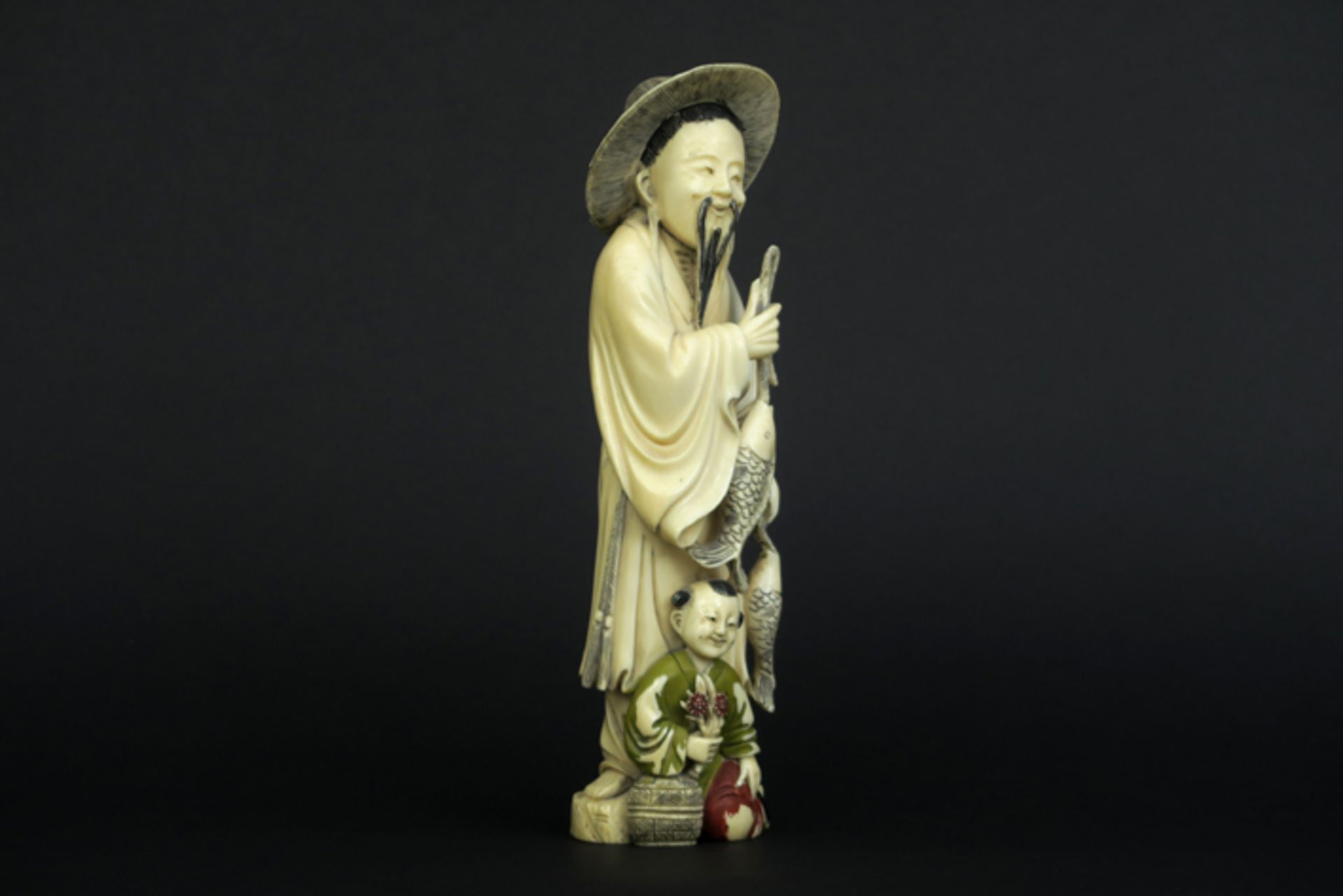 old Chinese sculpture in partially polychromed ivory - - Oude Chinese sculptuur in [...] - Image 2 of 4