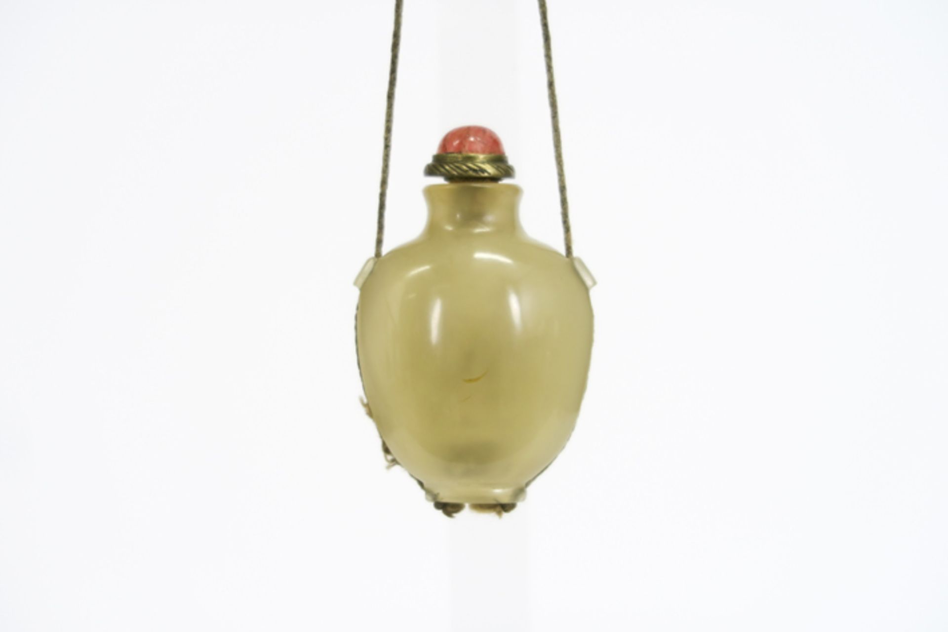 rare 19th Cent. Chinese pendant snuff bottle in clear agate - - Zeldzaam [...] - Image 2 of 5