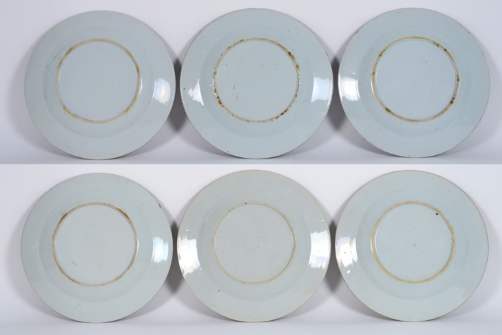 set of six 18th Cent. Chinese plates in porcelain with 'Famille Rose' decor with a [...] - Image 2 of 2