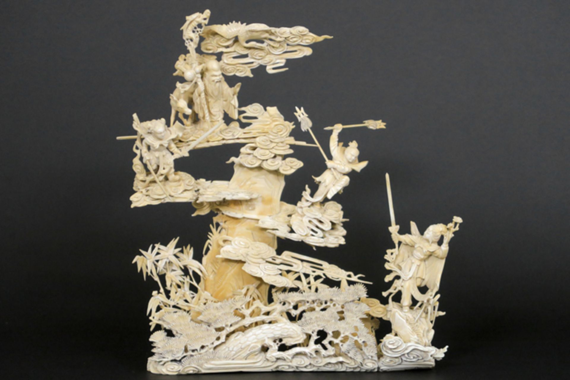 19th Cent. Chinese "Sage with three figures in the clouds" sculpture in ivory - - [...]