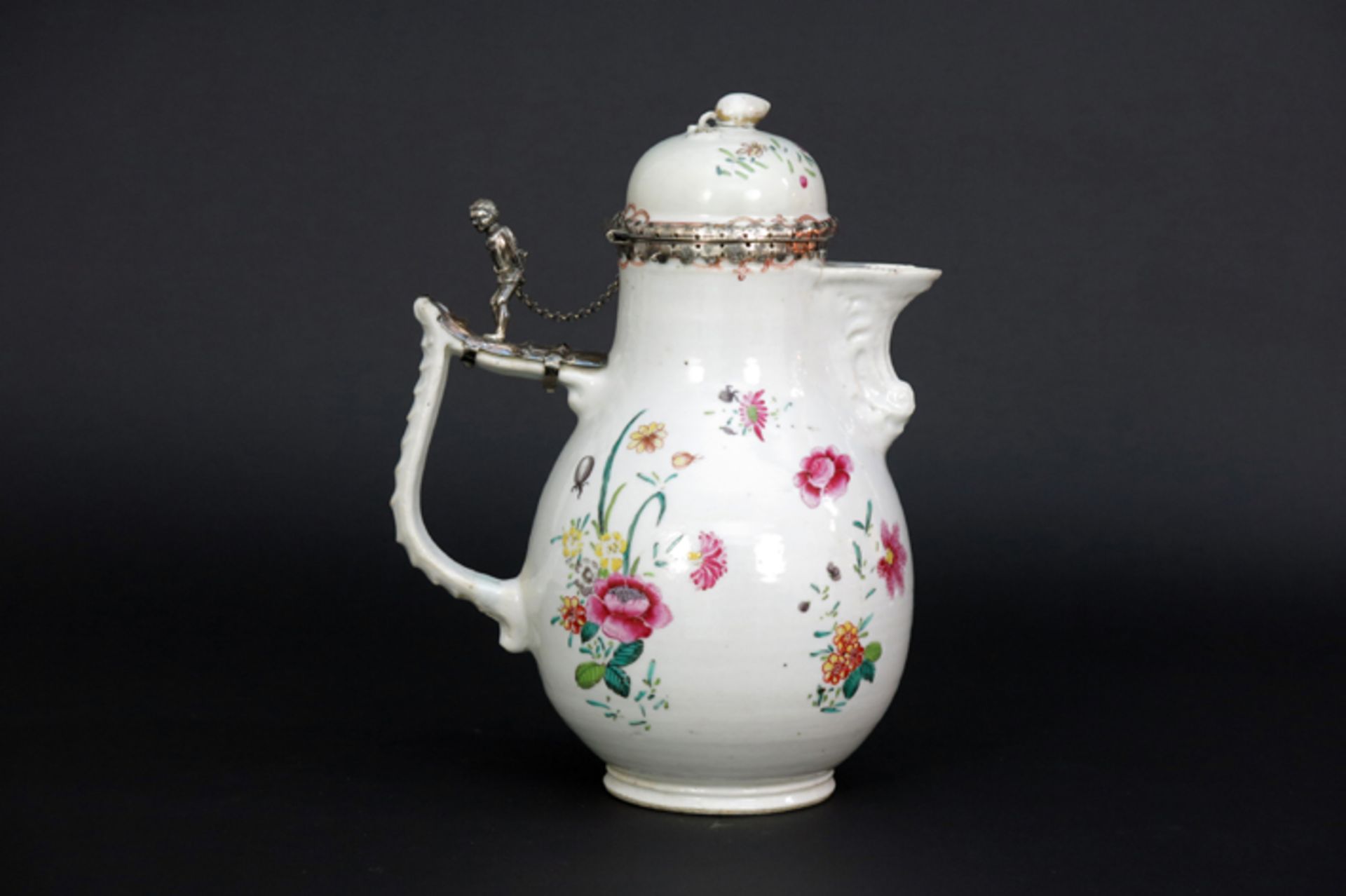 mid 18th Cent. Chinese coffeepot in porcelain with a nice decor with flowers and [...] - Image 2 of 6