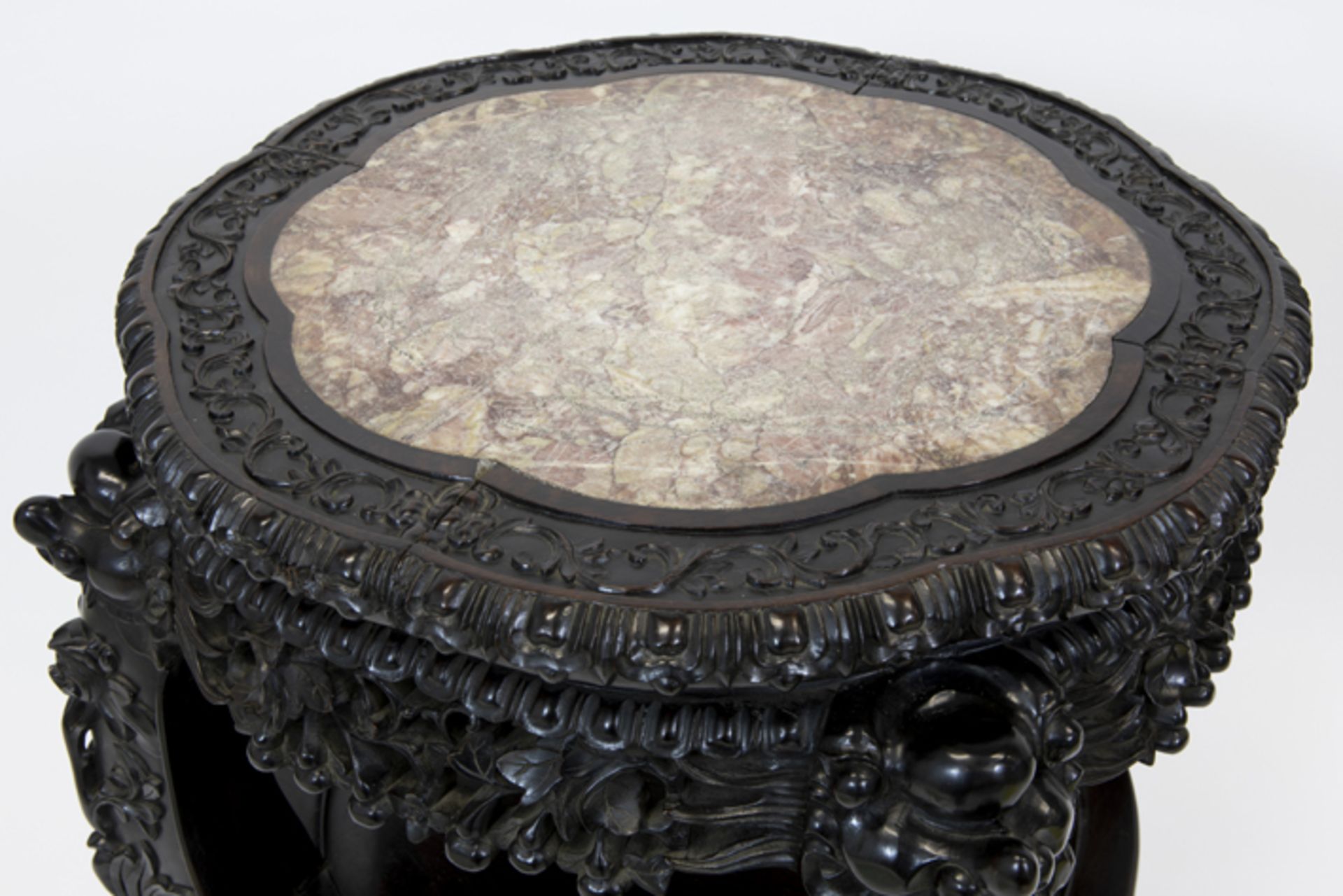 antique Chinese occasional table in richly carved rosewood and with a marble top - [...] - Image 3 of 3