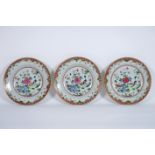 set of three 18th Cent. Chinese plates in porcelain with 'Famille Rose' decor with [...]