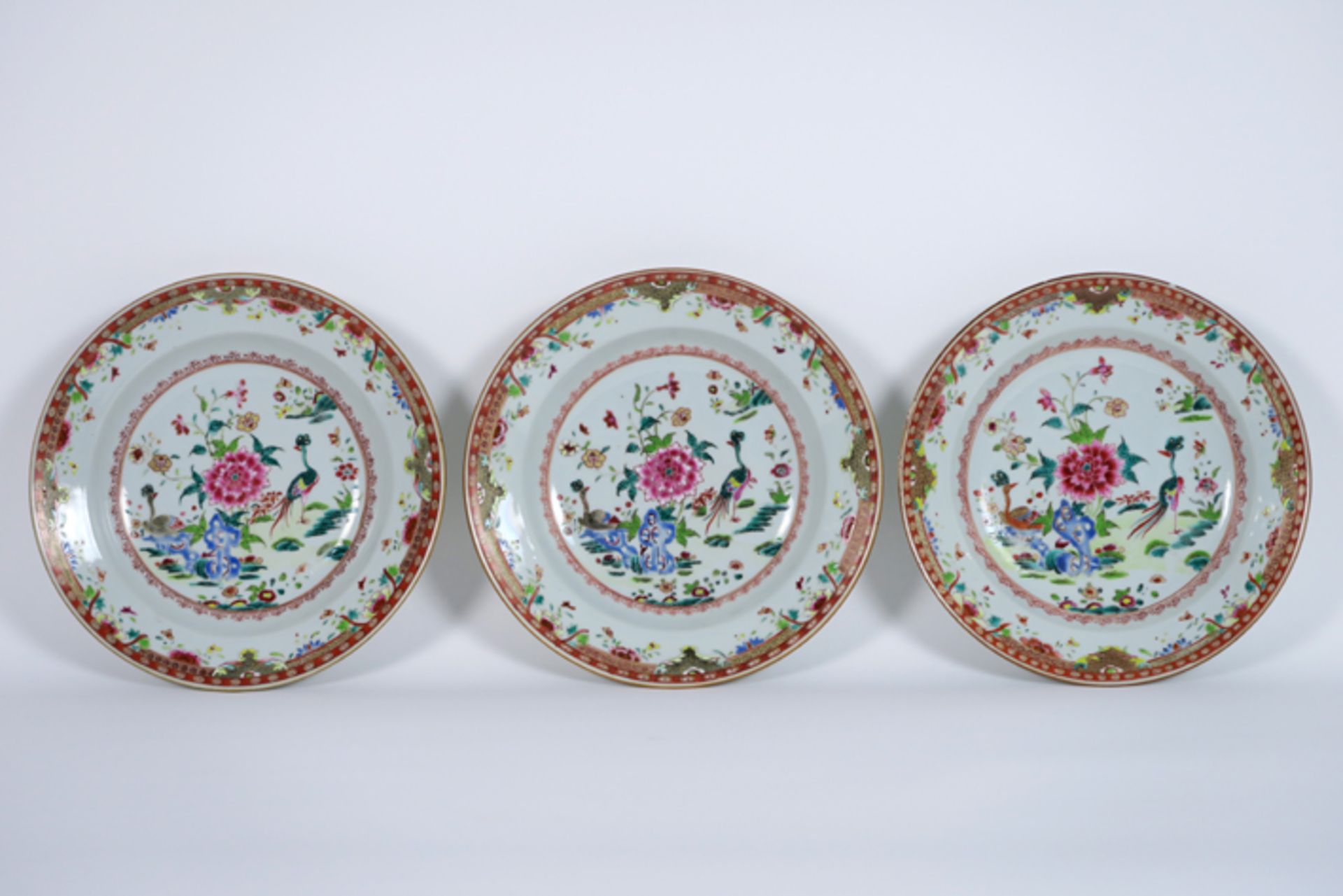 set of three 18th Cent. Chinese plates in porcelain with 'Famille Rose' decor with [...]